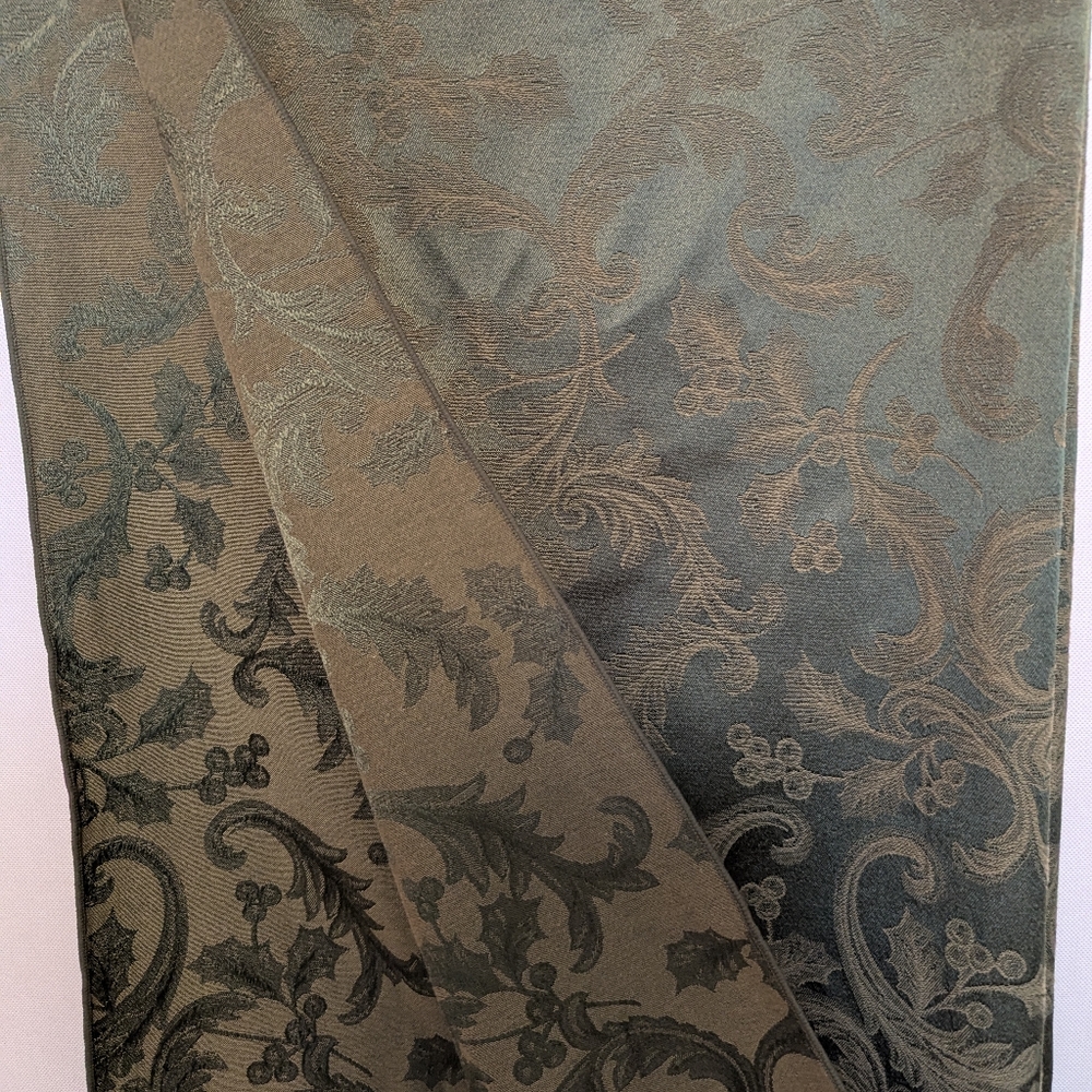 Rectangle Reversible Green Holiday Tablecloth - Picture 2 of 3